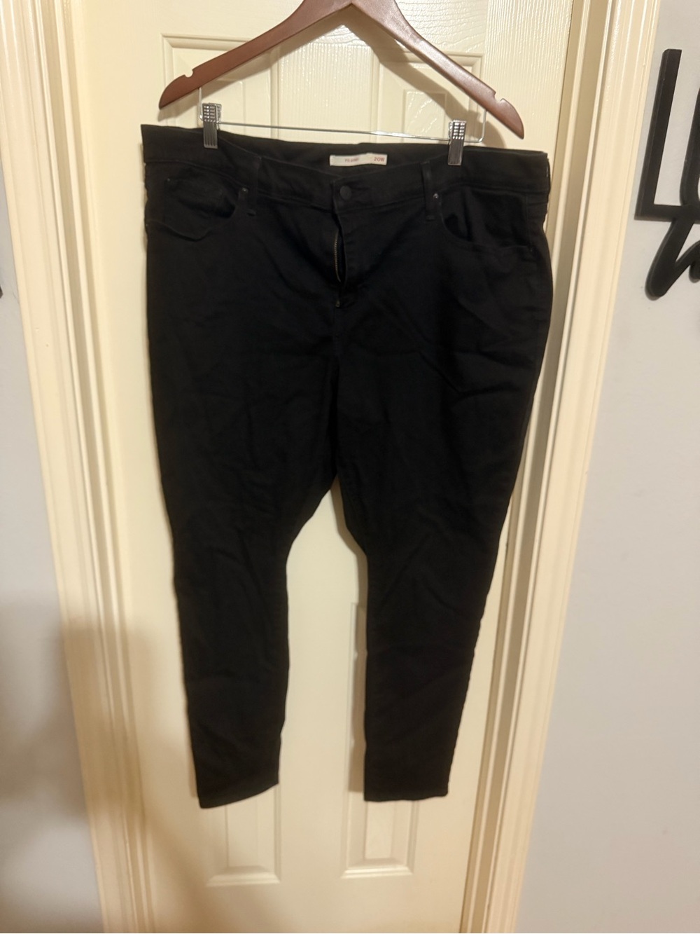 Levi's Women's Skinny Jeans in Black